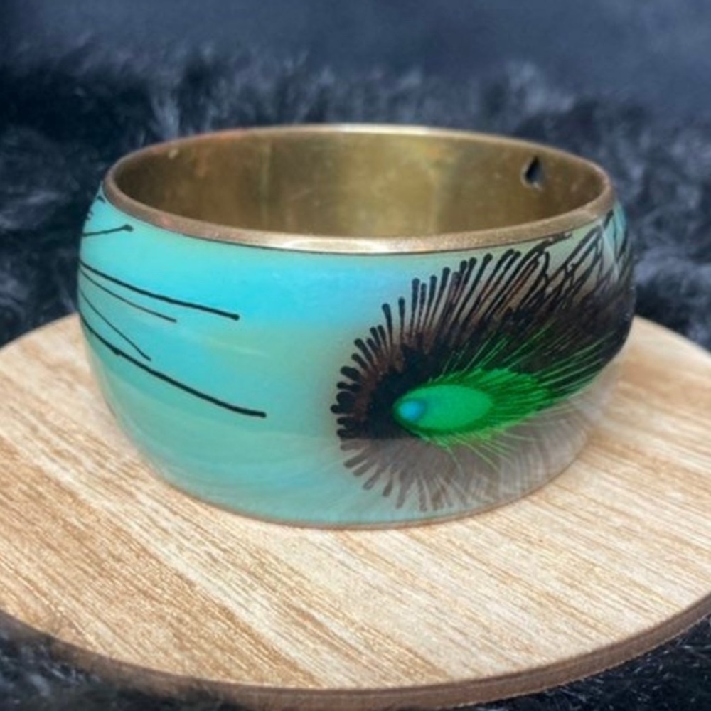 Chunky turquoise bangle like new!!